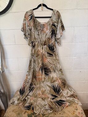 Maxi Dress with Beige, Black & Peach Leaf Print